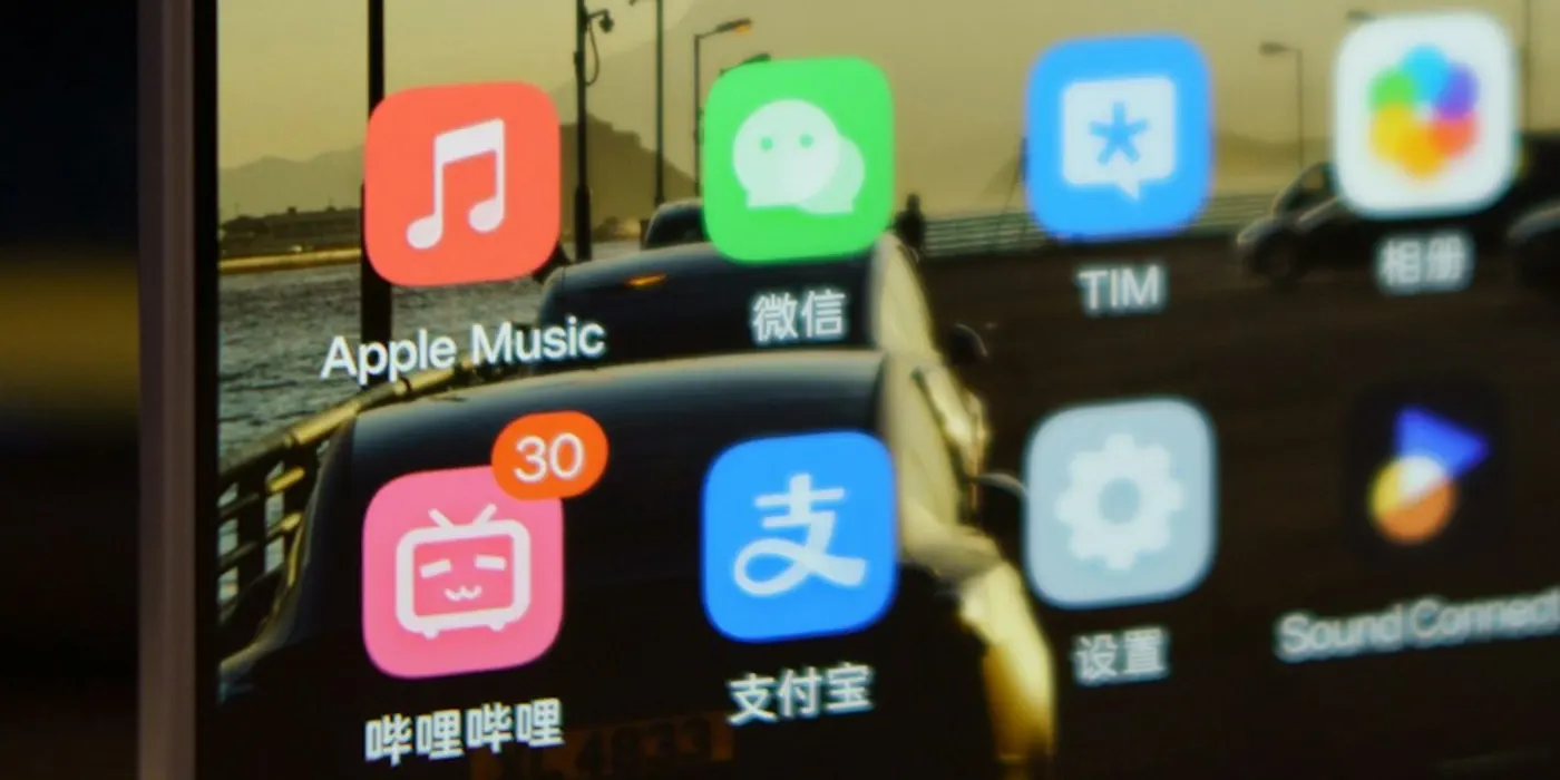 A smartphone displaying WeChat, Alipay and other apps
